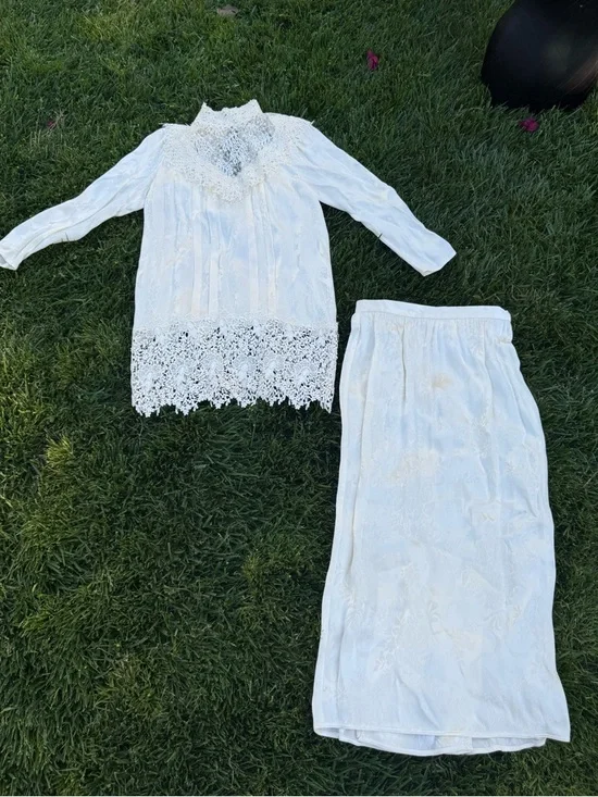 Jessica McClintock OffWhite Lace High-Neck Long Sleeve Wedding Top and Skirt Set - Picture 9 of 10